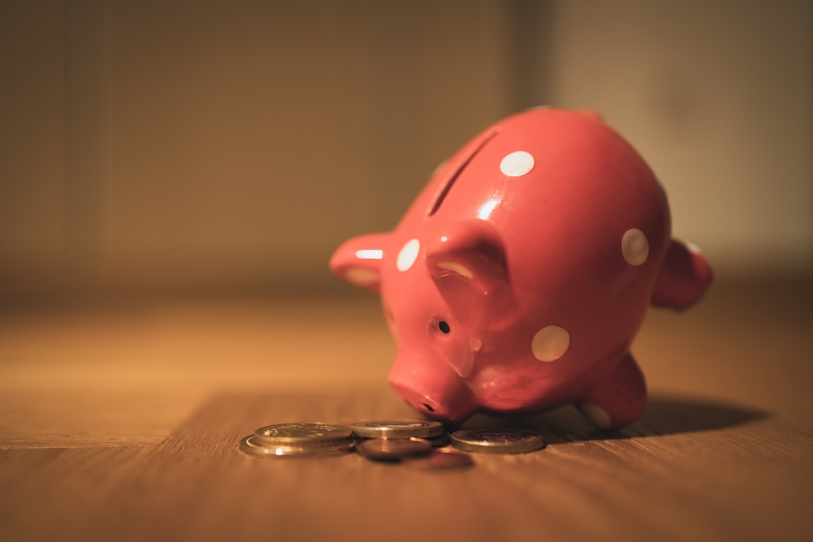 piggy-bank-with-savings