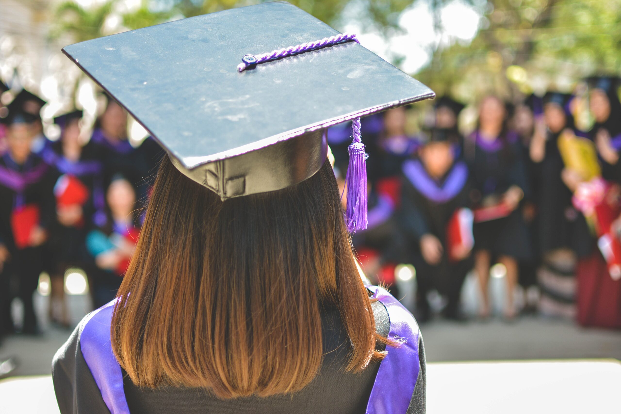 Student loan repayments for new borrowers to start at £25,000